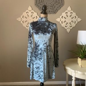 Icy blue crushed velvet dress ❄️💙❄️